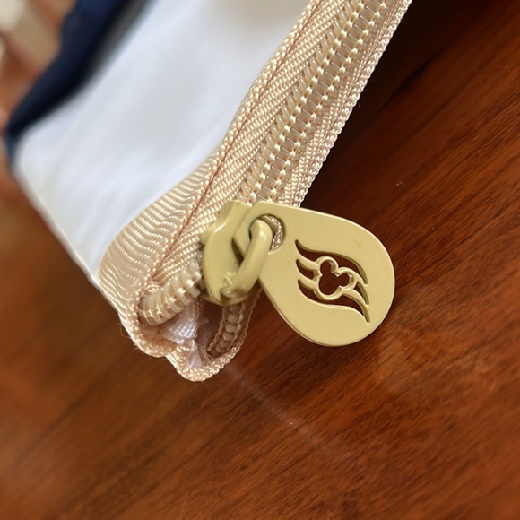 *NEW* Disney Wish Castaway Club Inaugural Sailings tote 2022 🚢 Disney Cruise - Picture 3 of 6